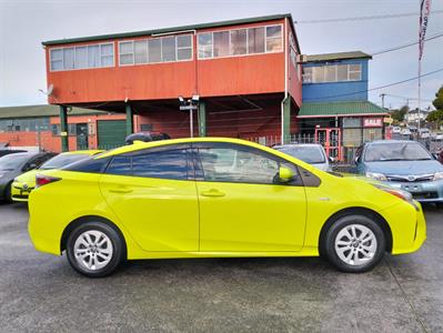 2018 Toyota Prius - Thumbnail