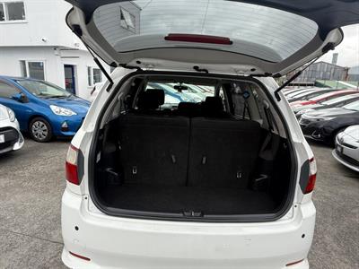 2004 Toyota Ipsum - Thumbnail