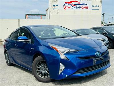 2016 Toyota Prius - Thumbnail