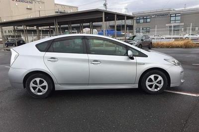 2014 Toyota Prius - Thumbnail