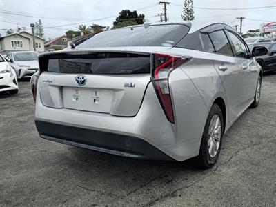 2018 Toyota Prius - Thumbnail