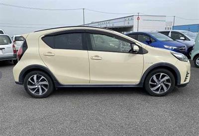 2017 Toyota Aqua - Thumbnail