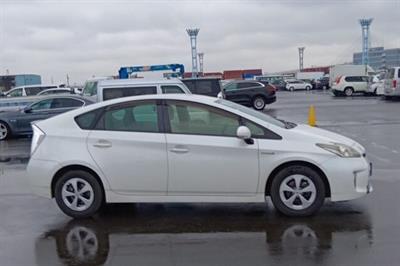 2014 Toyota Prius - Thumbnail