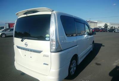 2013 Nissan Serena - Thumbnail