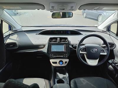 2017 Toyota Prius - Thumbnail