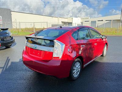 2014 Toyota Prius - Thumbnail