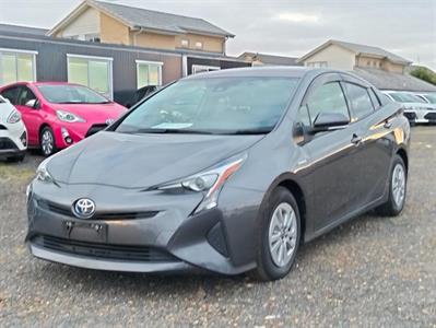 2018 Toyota Prius - Thumbnail