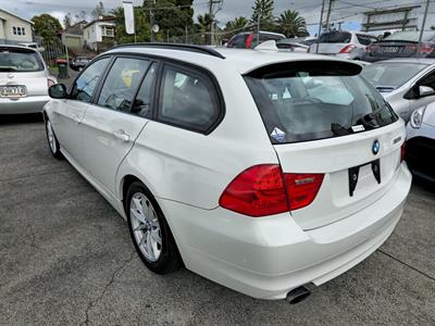 2012 BMW 320i - Thumbnail