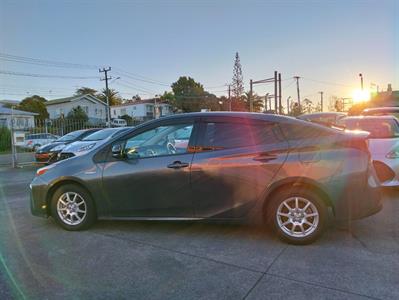 2019 Toyota Prius - Thumbnail