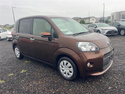 2017 Toyota Porte - Thumbnail