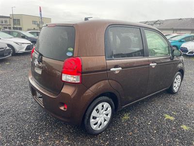 2017 Toyota Porte - Thumbnail