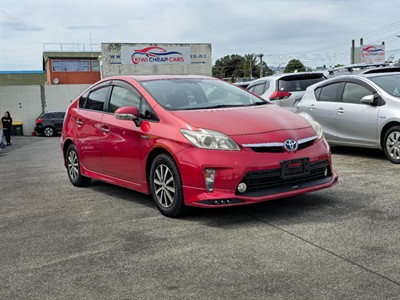 2014 Toyota Prius - Thumbnail