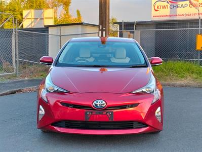 2016 Toyota Prius - Thumbnail