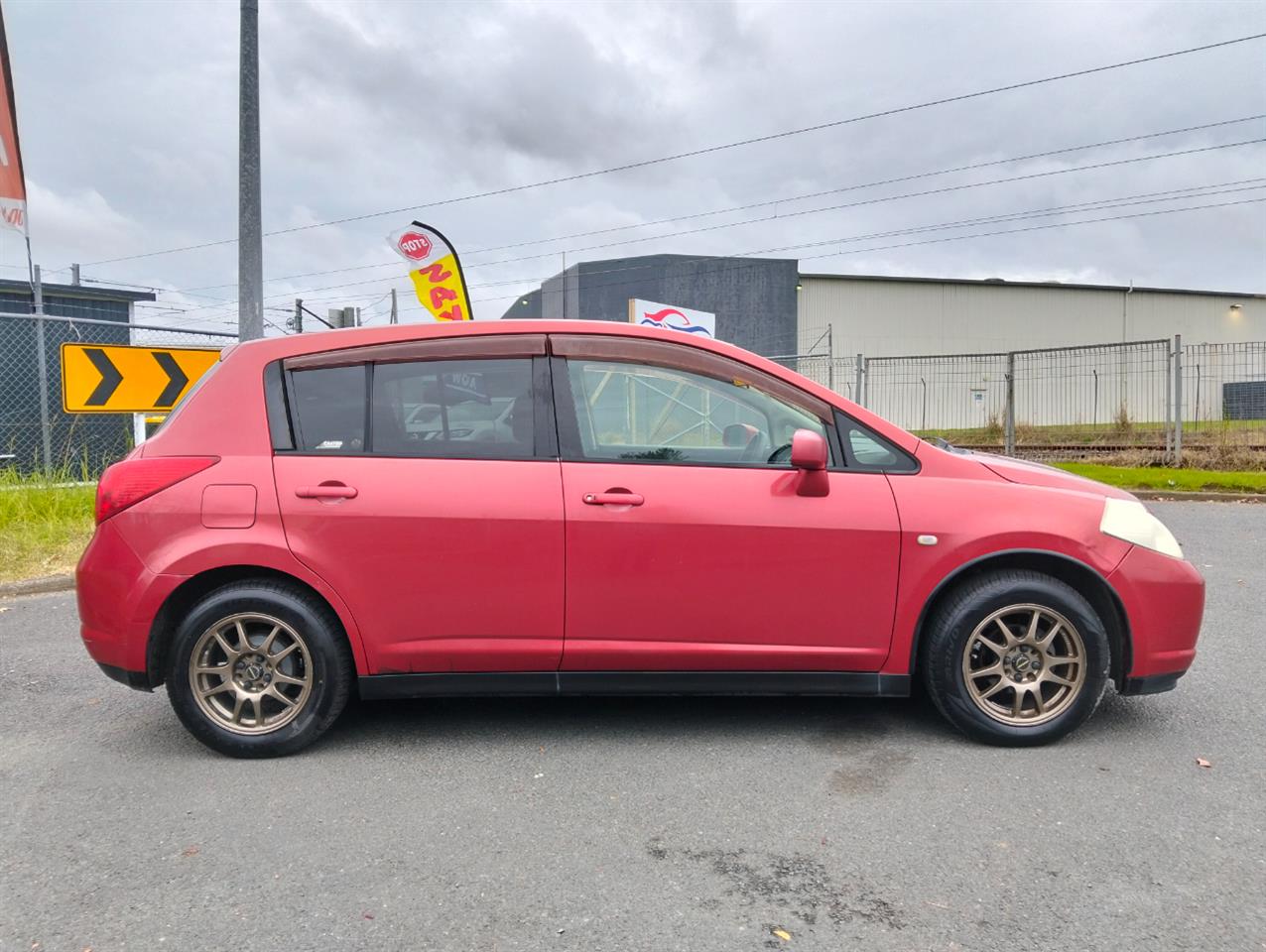 2004 Nissan Tiida
