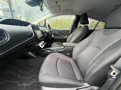 2017 Toyota Prius - Thumbnail
