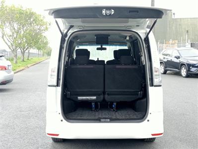 2013 Nissan Serena - Thumbnail
