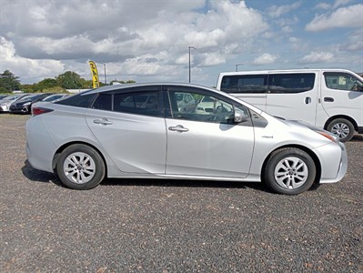 2018 Toyota Prius - Thumbnail