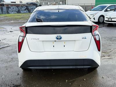 2017 Toyota Prius - Thumbnail