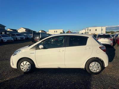 2019 Toyota Vitz - Thumbnail