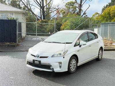 2014 Toyota Prius - Thumbnail